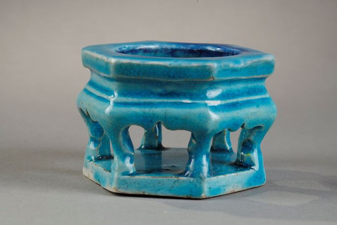 Small biscuit base enamelled turquoise blue and aubergine | MasterArt